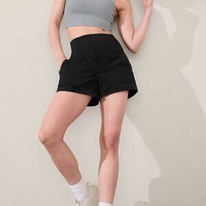 Athleta Trekkie Shorts Size 6 Black NWT